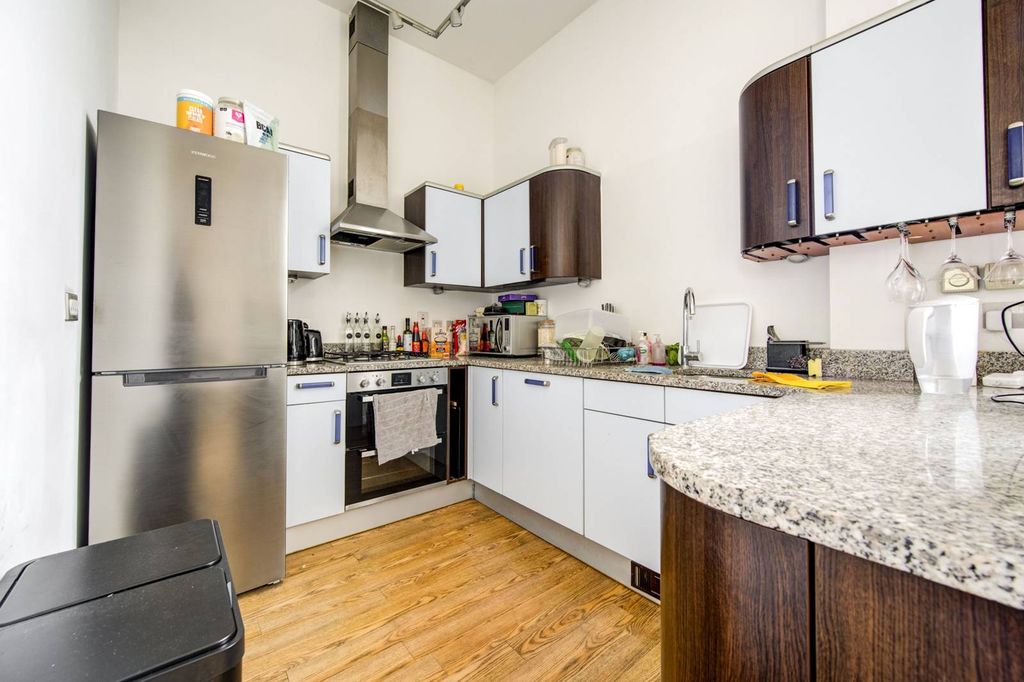 Property photo 3 of 6