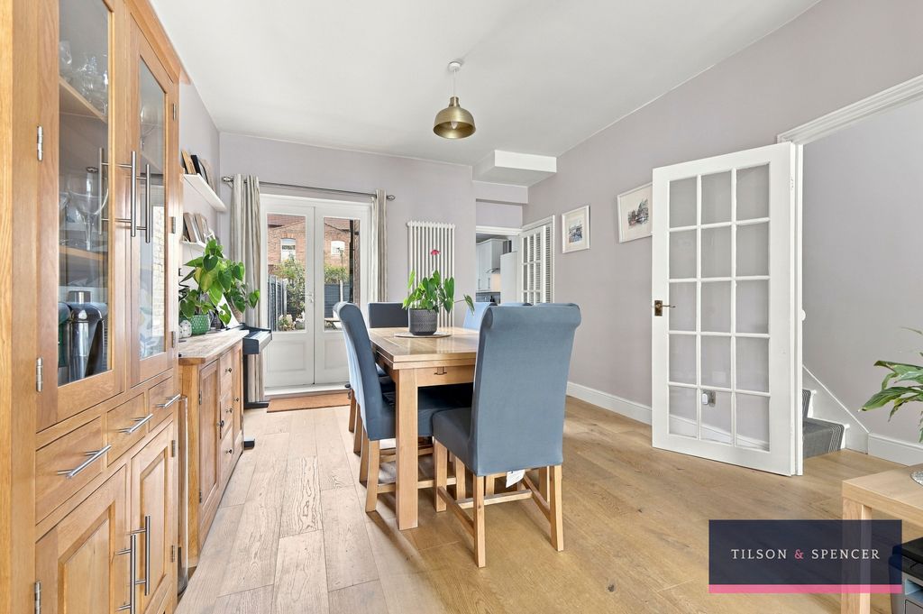 Property photo 2 of 19 1109202613_Tils_138 Sheldon Road _N18 1Rn_015_Wm