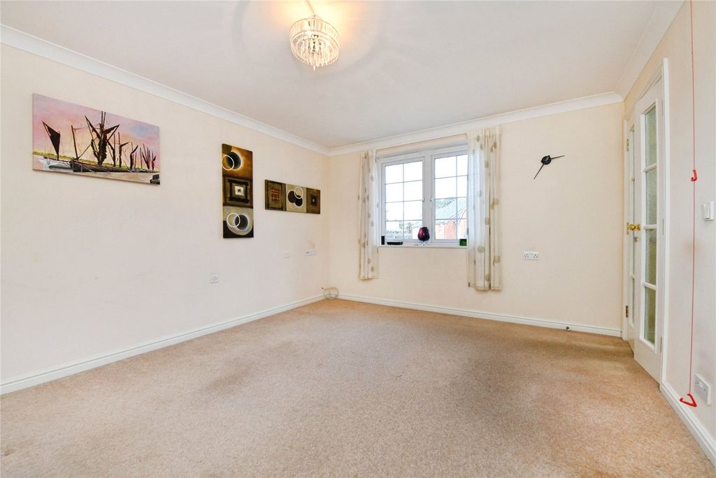 Property photo 2 of 10 Lounge