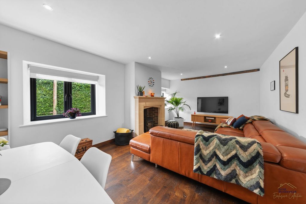 Property photo 2 of 33