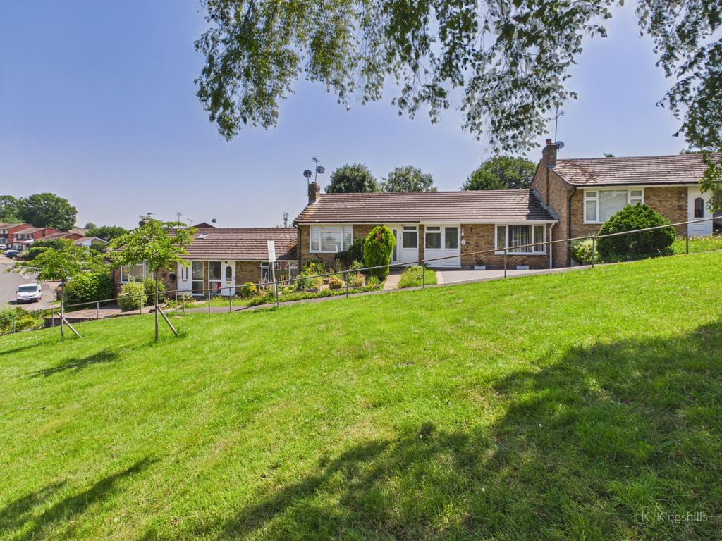 Property photo 1 of 11 Front
