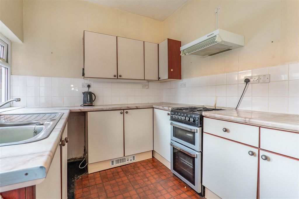 Property photo 3 of 22 Kitchen