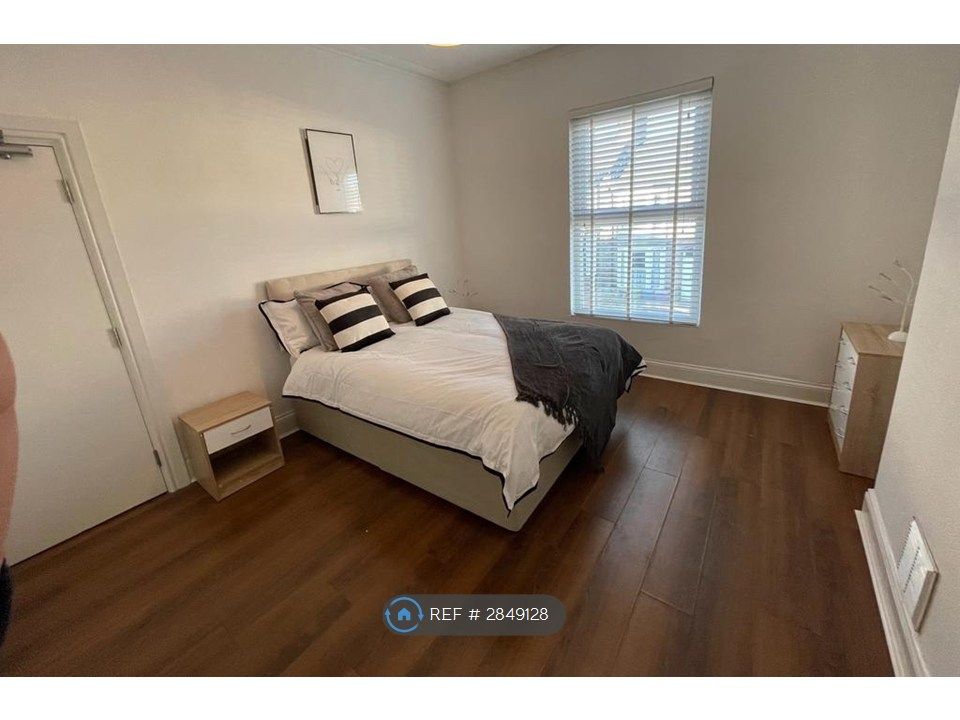 Property photo 2 of 11 1st Floor Large Bedroom