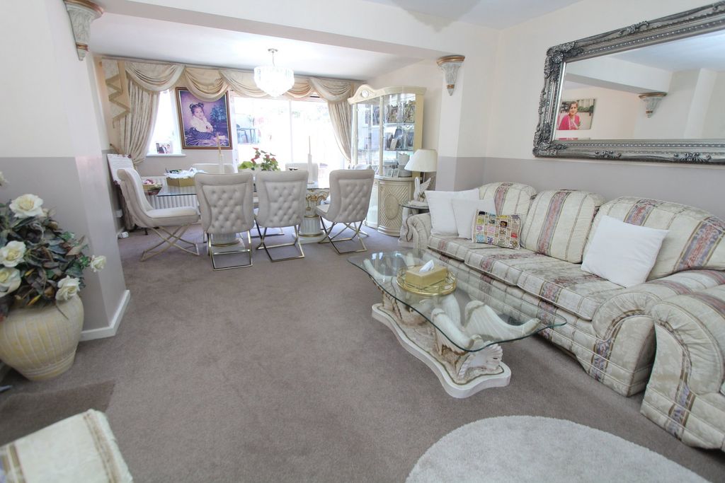 Property photo 3 of 28