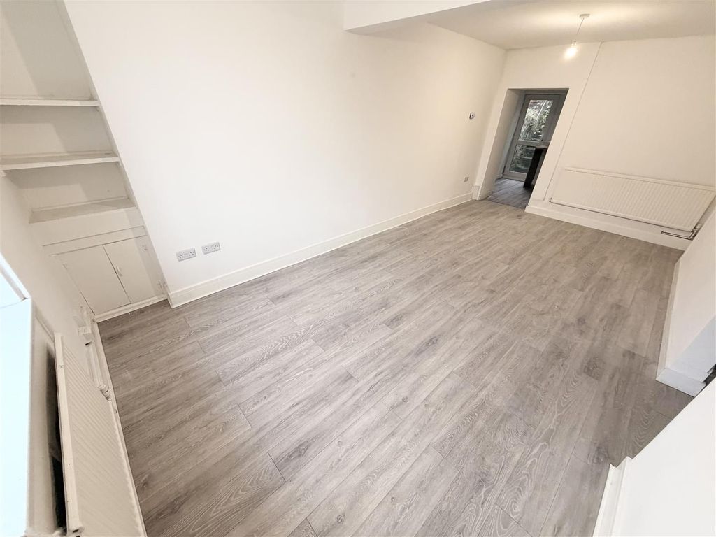 Property photo 3 of 9 Tempimageuo06Sz.Jpg