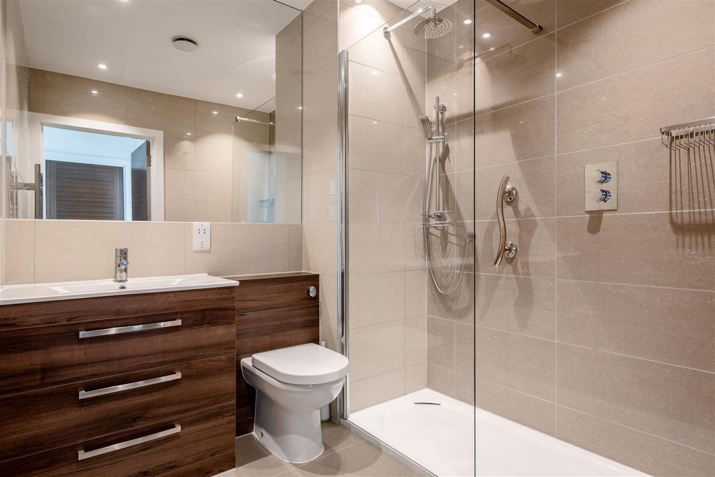 Additional image 9 of 1 bed flat for saleGarden Flat At Beacon Heights, Church Road, Haywards Heath RH16