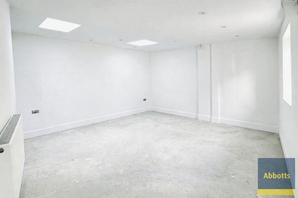 Property photo 1 of 3