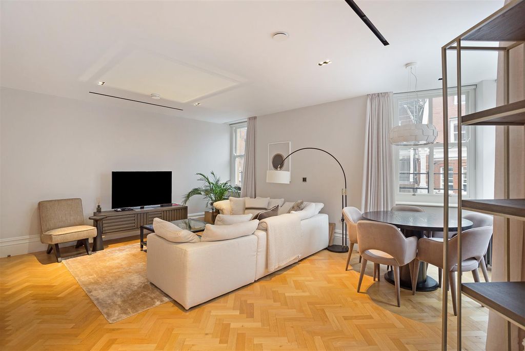 Property photo 2 of 21 76711_7, 27 Kensington Court,London - (10).Jpg