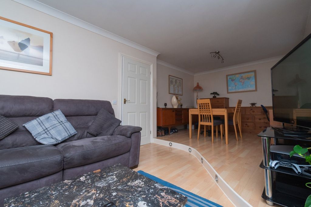 Property photo 3 of 12 Picture 3