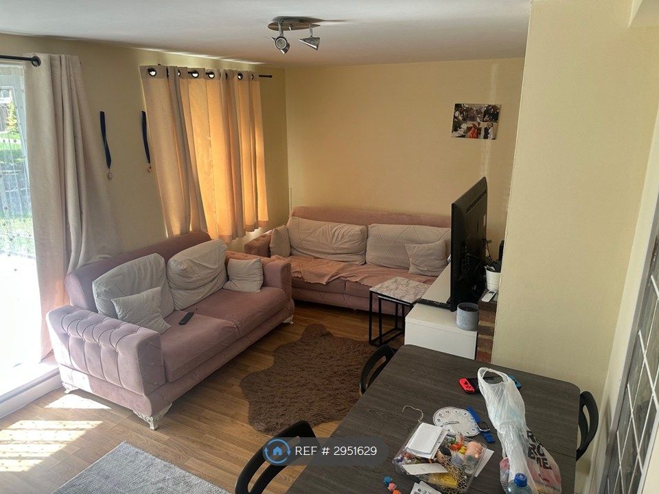 Property photo 3 of 12