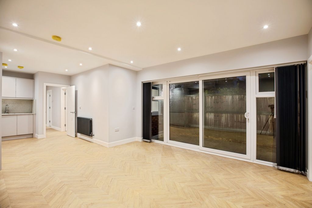 Property photo 2 of 17 Gallery