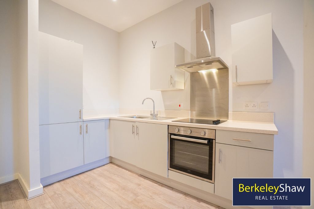 Property photo 3 of 19 Kitchen