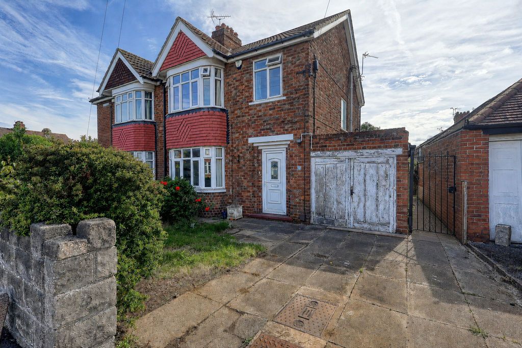 Property photo 1 of 14 Frontal