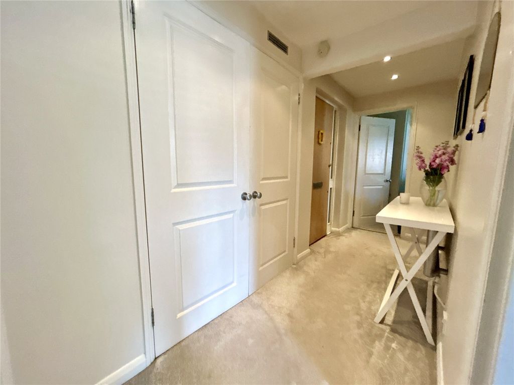 Property photo 3 of 19 Picture No. 15