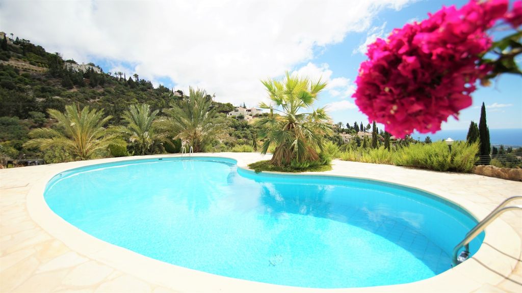 Property photo 2 of 27