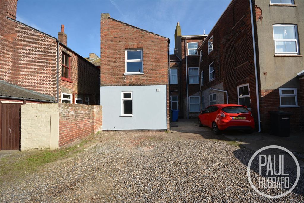 Property photo 2 of 27 Surrey Street
