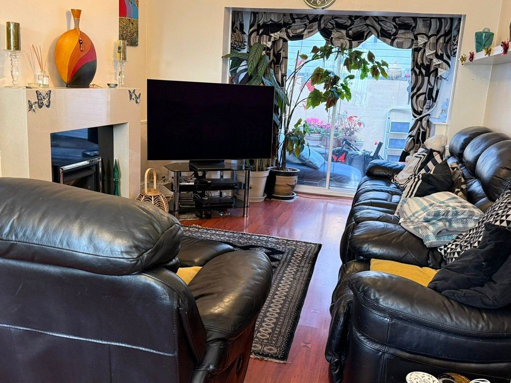 Property photo 3 of 17 Picture No. 20