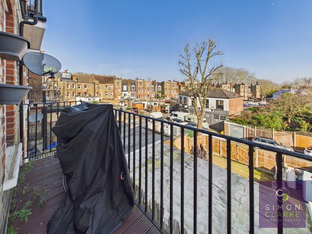 Property photo 3 of 9 Cam05425G0-Pr0100-Still006.Jpg