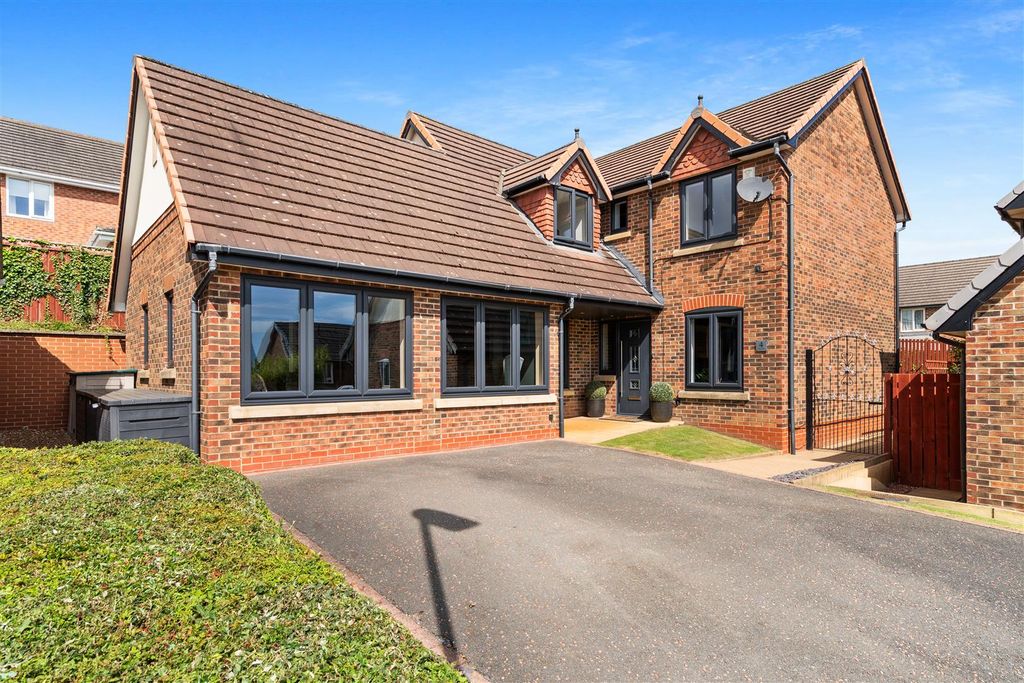 Property photo 1 of 32