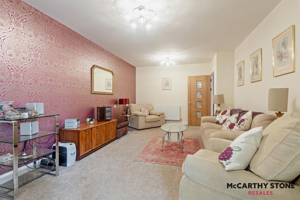 Property photo 3 of 28 8610881-Interior11-800.Jpg