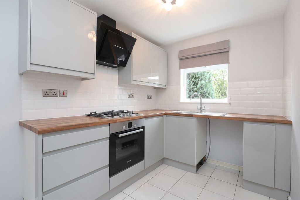 Property photo 3 of 14 Kitchen 2