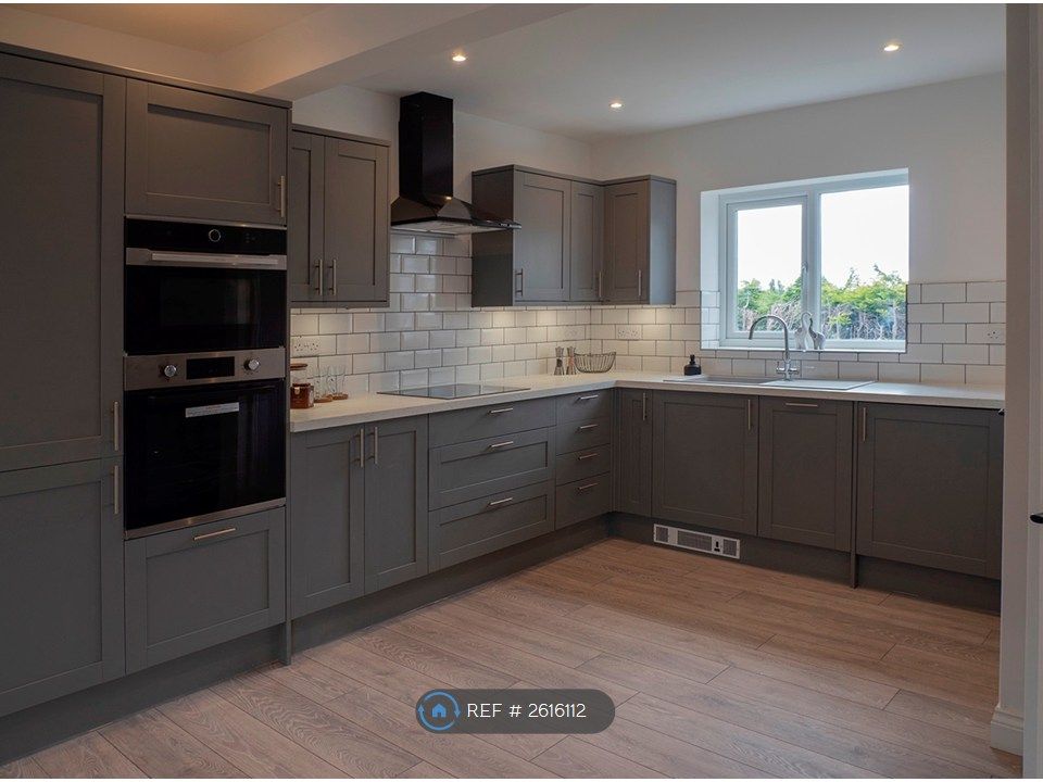 Property photo 1 of 10 Kitchen