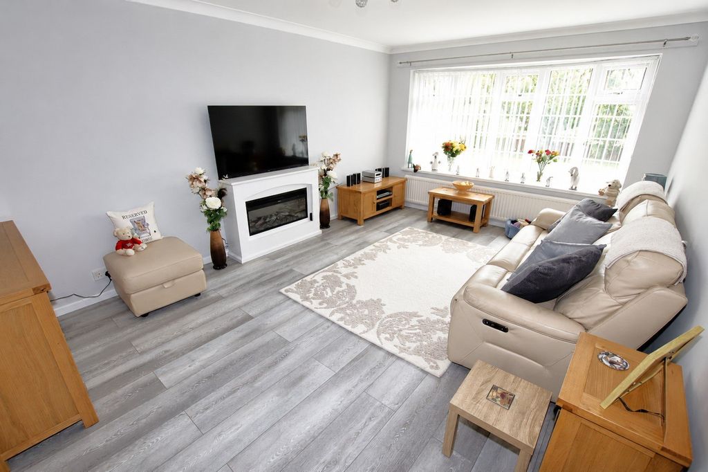 Property photo 1 of 13 Turpins Court, Clacton On Sea