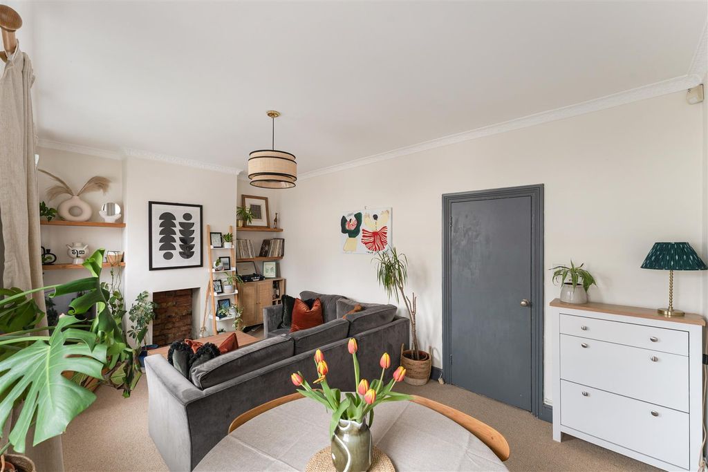 Property photo 2 of 26 Blackhorse Road, E17