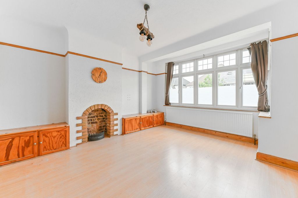 Property photo 3 of 12