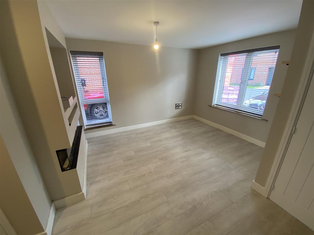 Property photo 2 of 11 Lounge