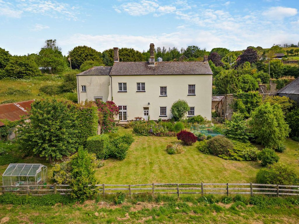 Property photo 2 of 16 Picture No. 02