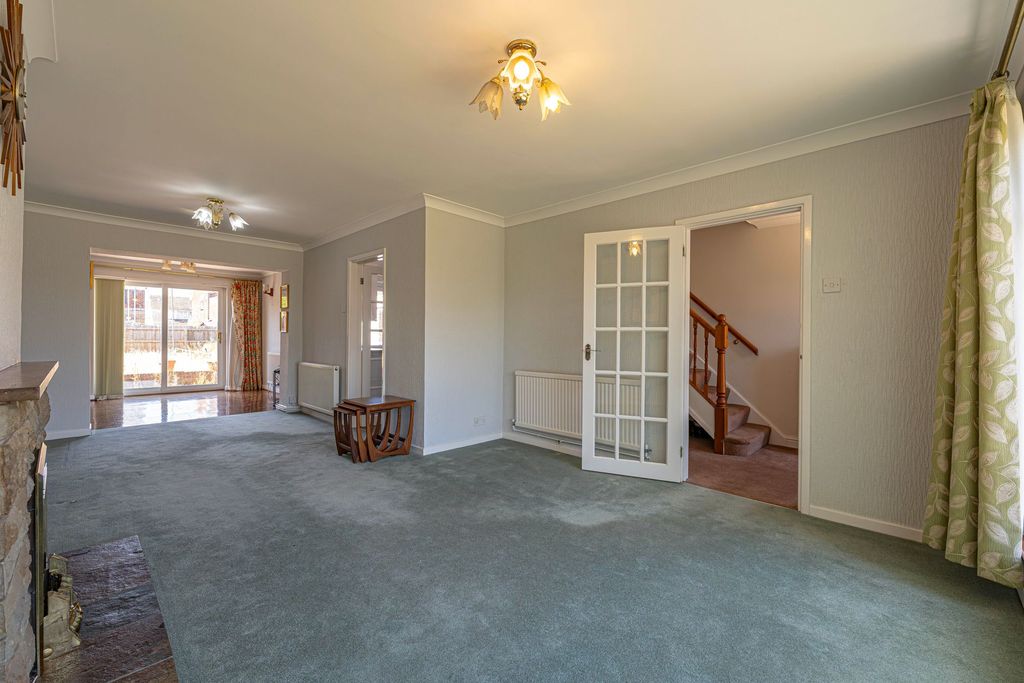 Property photo 3 of 32