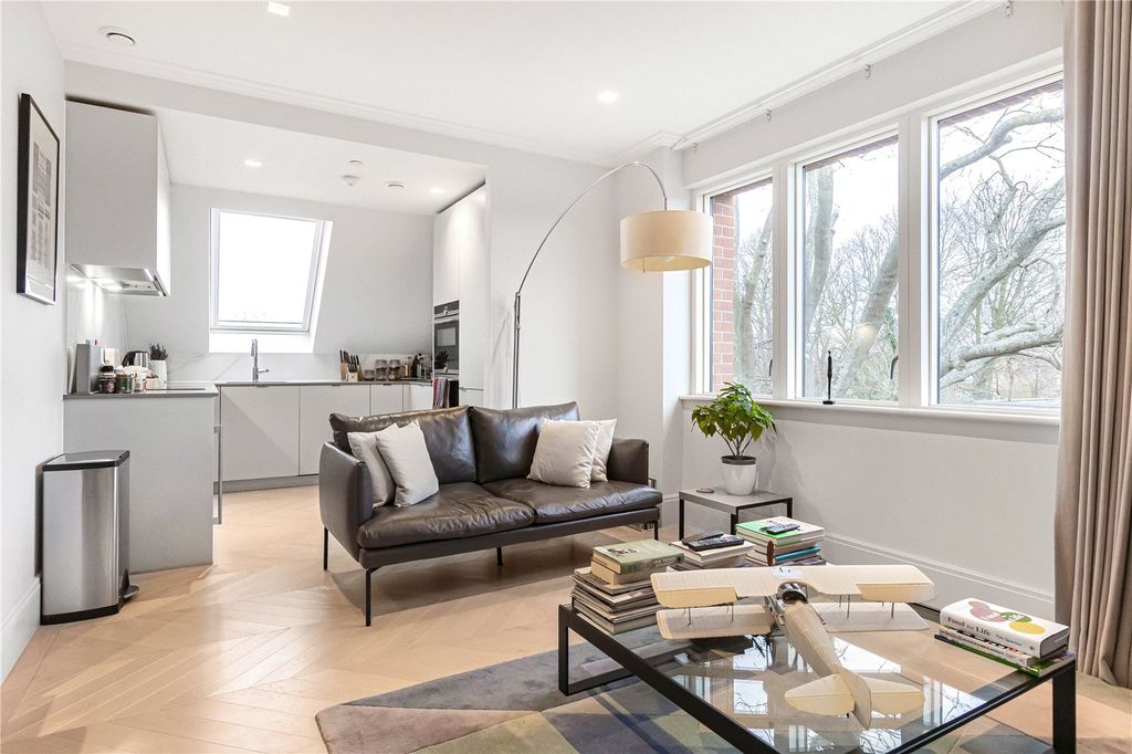 Property photo 2 of 18 Reception