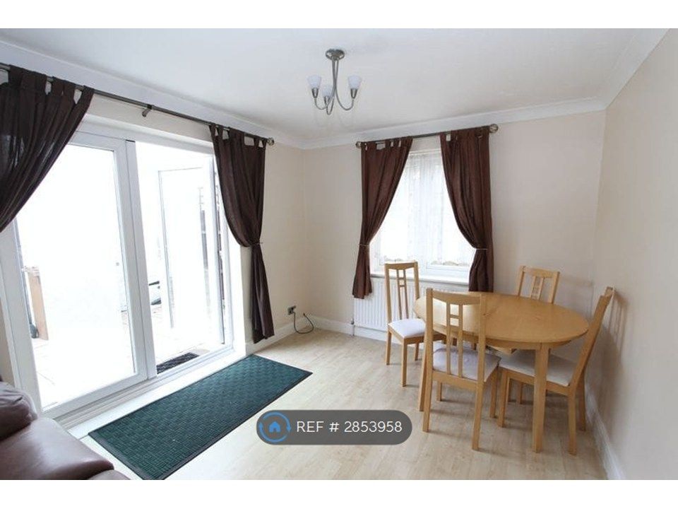 Property photo 3 of 11 Dining Room