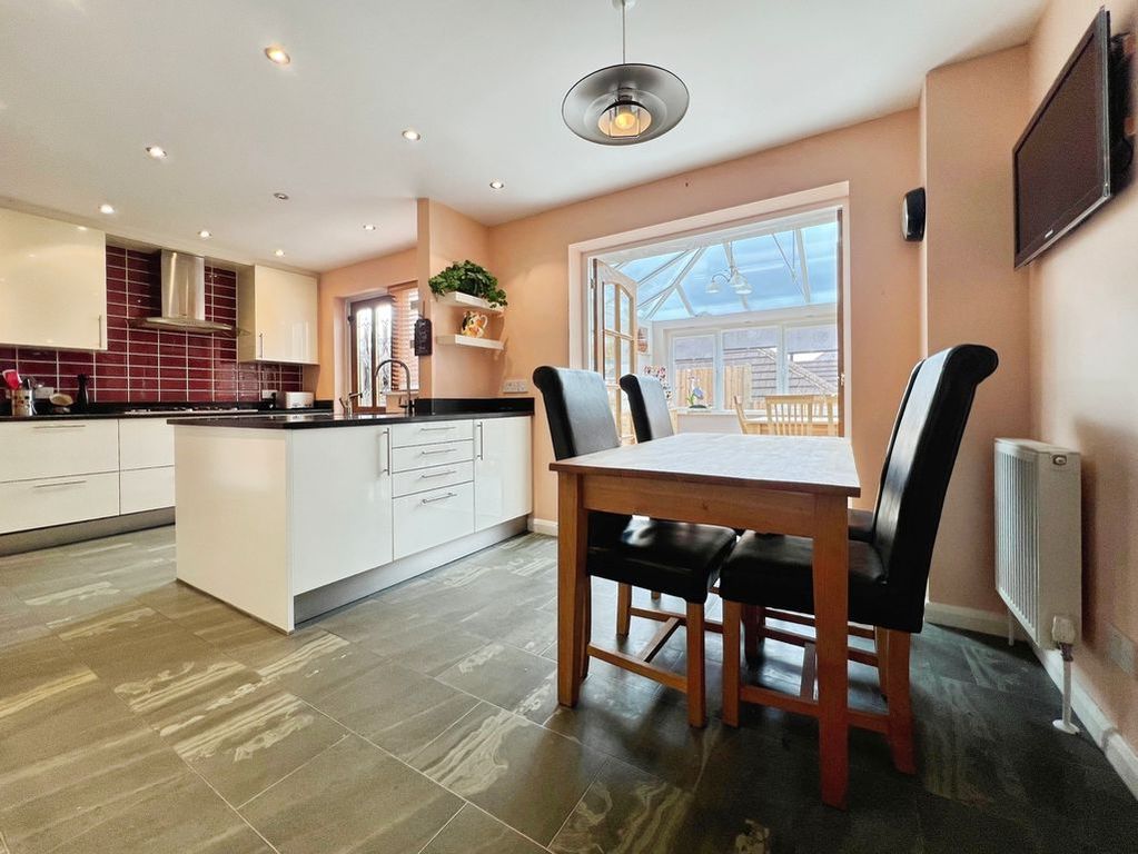 Property photo 3 of 34 Kitchen