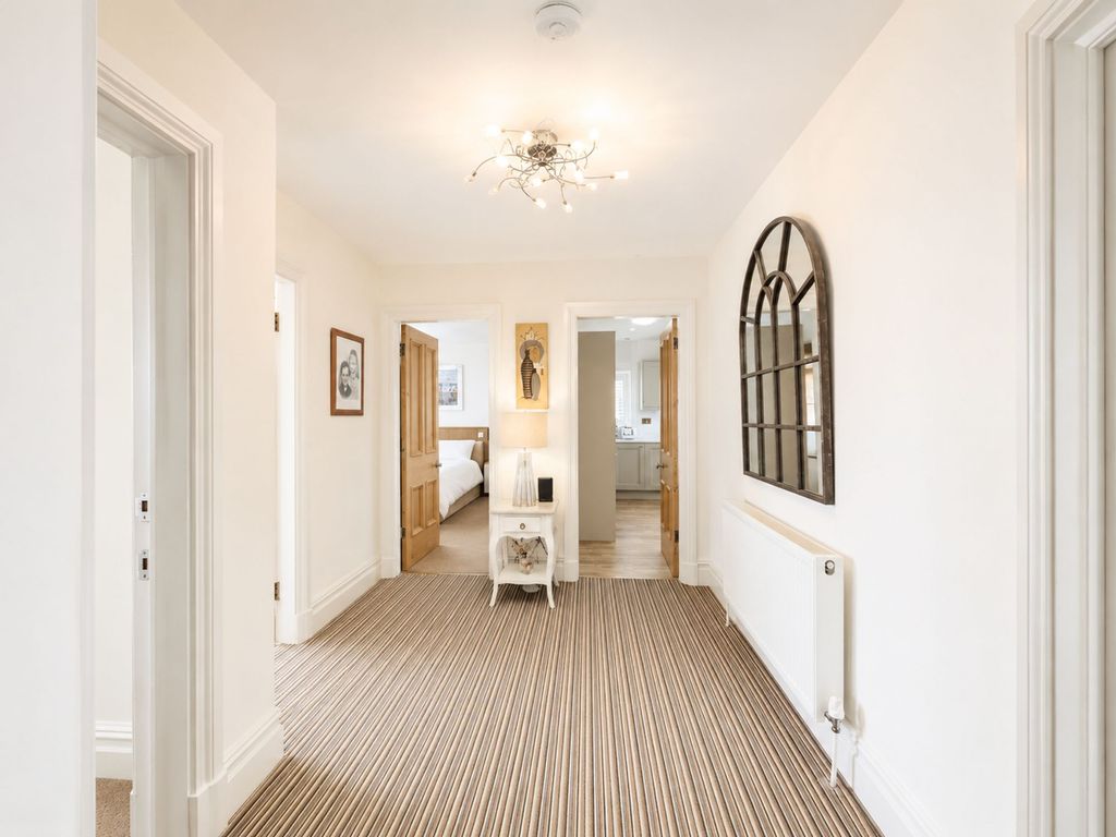 Property photo 2 of 17 Hallway