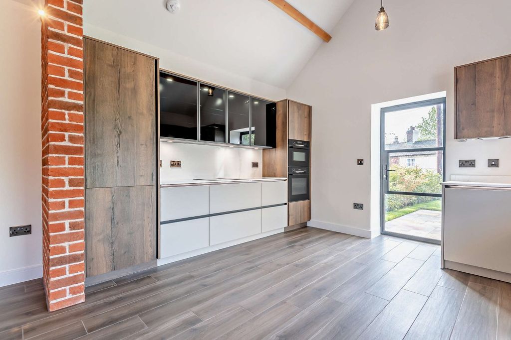 Property photo 2 of 19 Kitchen