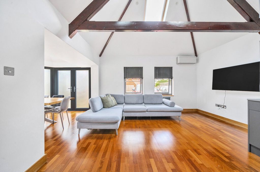 Property photo 1 of 20 Picture No. 02