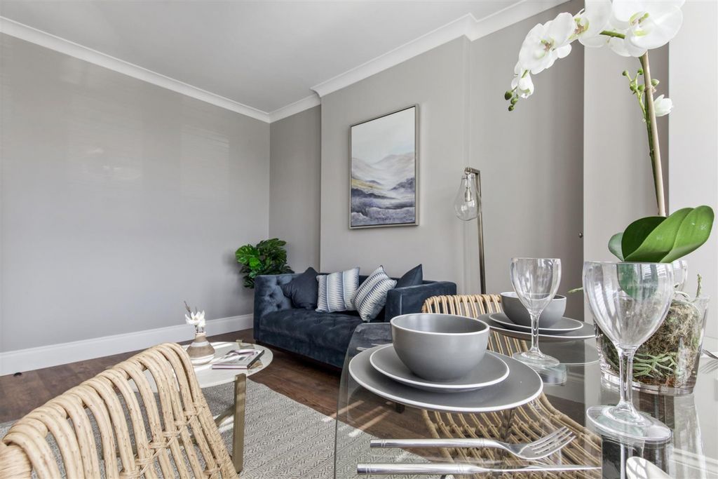 Property photo 2 of 11 Gallery