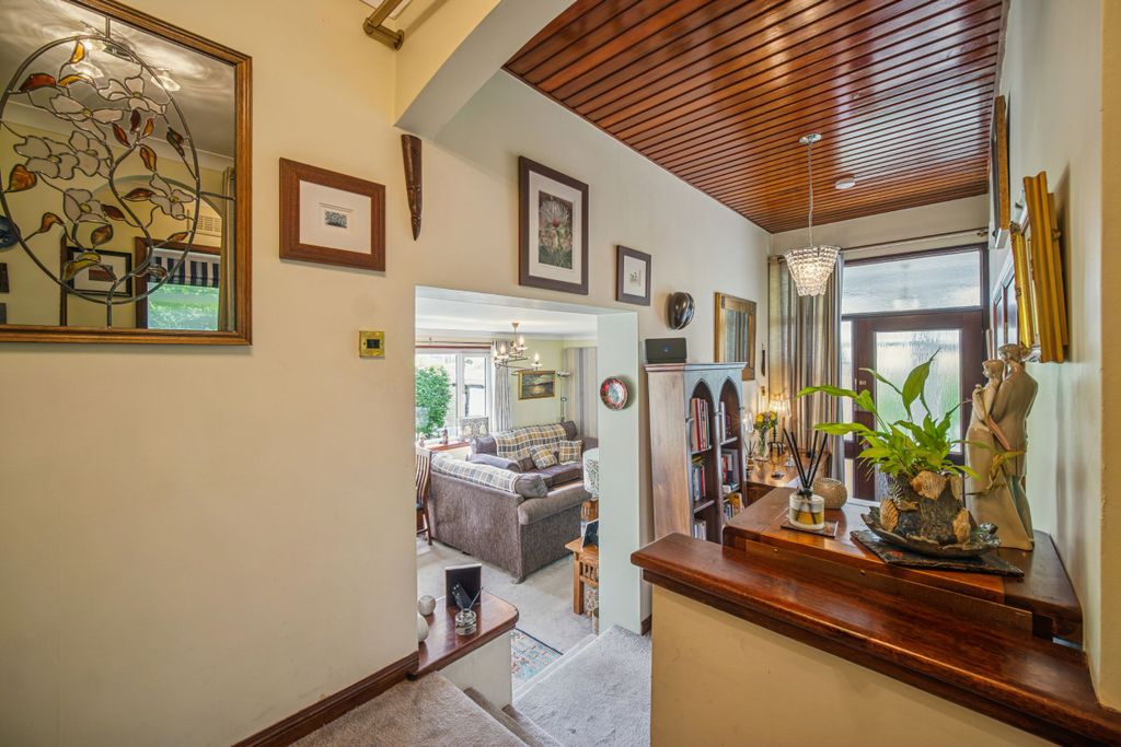 Property photo 3 of 42