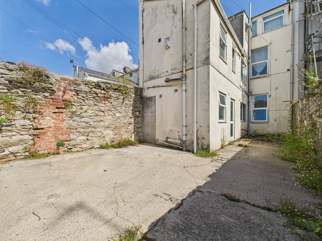 Property photo 3 of 20 Cam02089G0-Pr0533-Still011