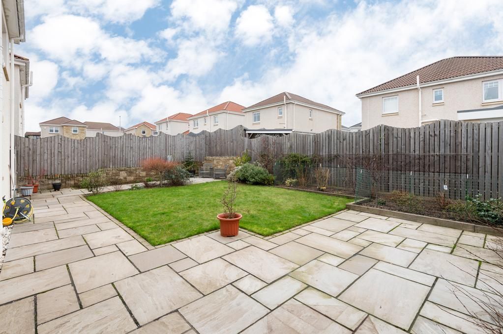 Property photo 2 of 36 Lev1423Pem Garden.Jpg