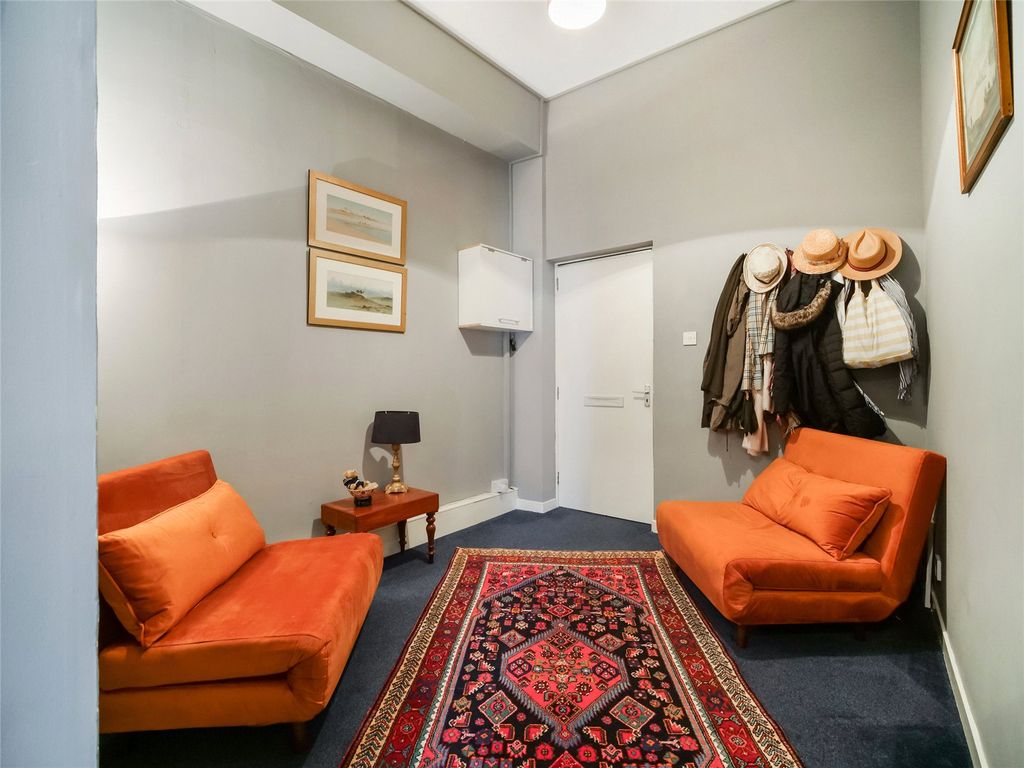 Property photo 3 of 18 Picture 3