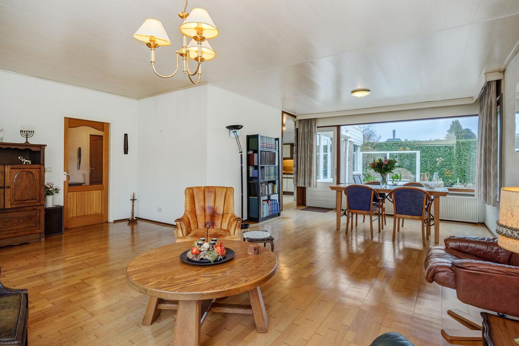 Property photo 3 of 49