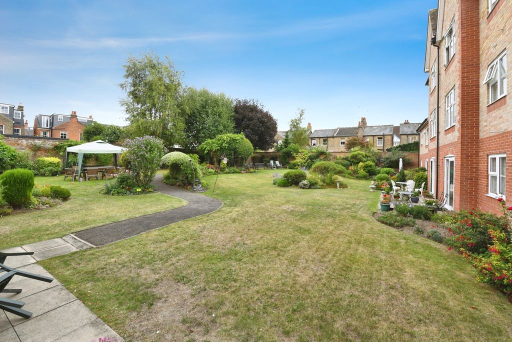 Property photo 3 of 12 Communal Garden