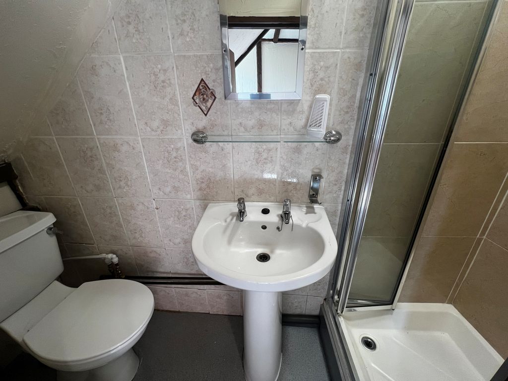 Property photo 3 of 4 Ensuite