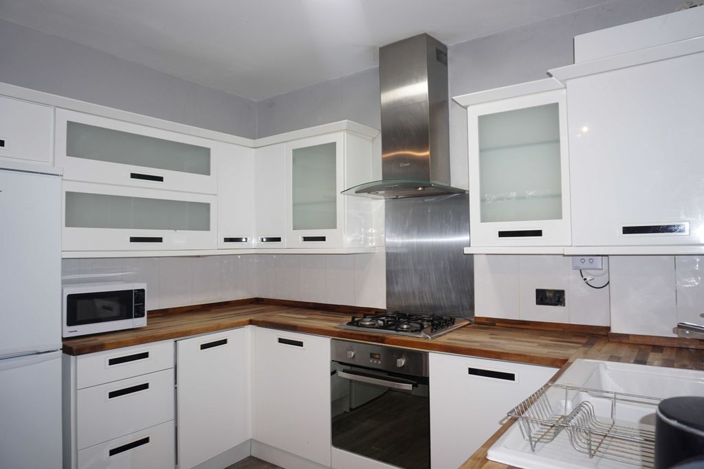 Property photo 3 of 15 Kitchen