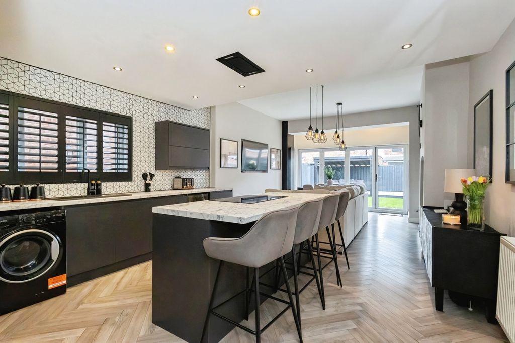 Property photo 3 of 31 Pbox-Img.Jpg