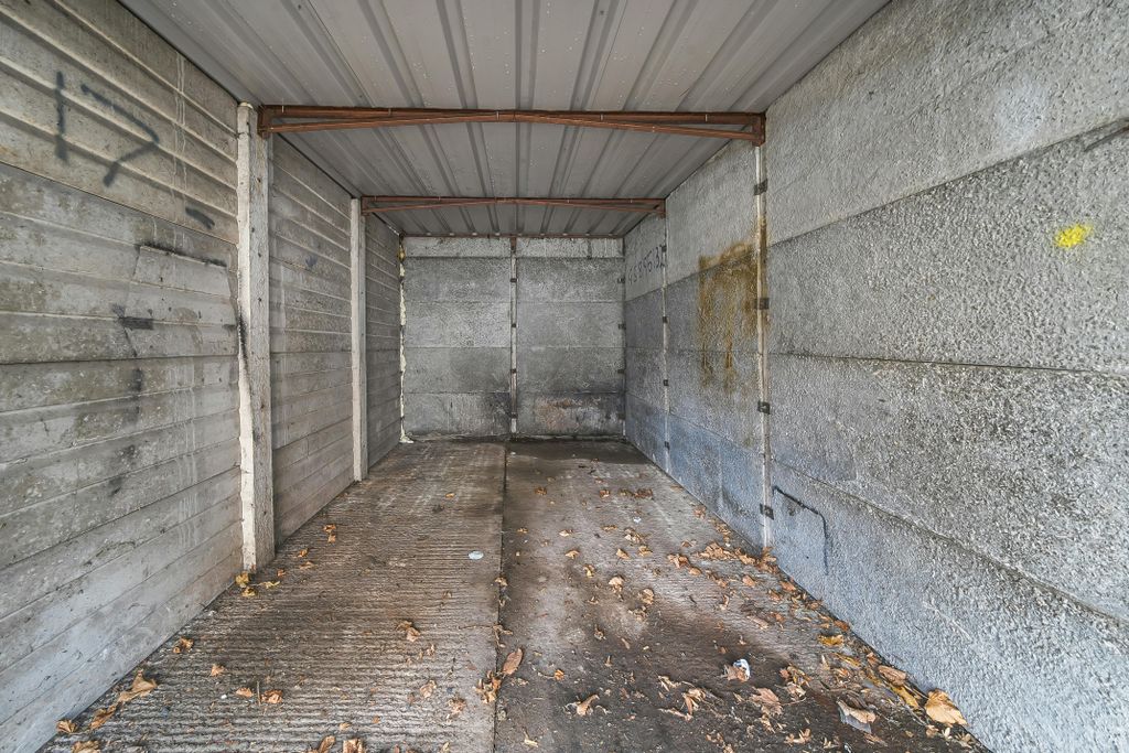 Property photo 2 of 20 1397335-19-696F858B342c2.Jpg