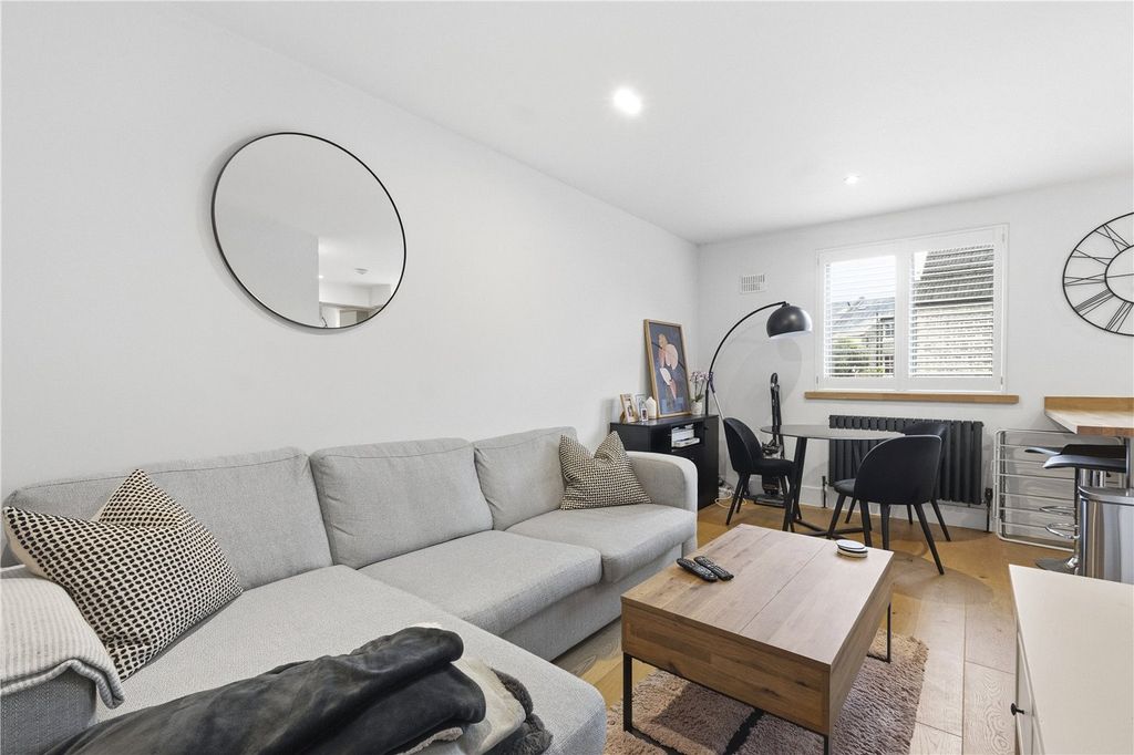 Property photo 3 of 9 Reception